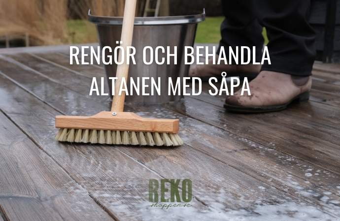 Såpa altanen rengör och behandla 